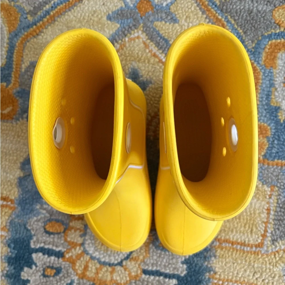 CROC Kids Yellow Rain Boots size J 1